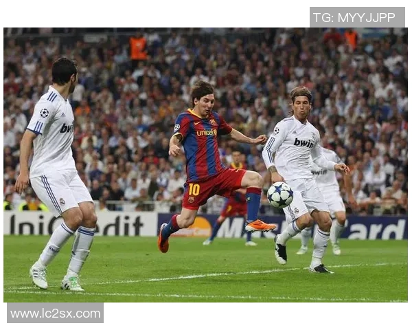 足球场巅峰对决:梅西与C罗谁能称霸绿茵世界的终极之战 足球场巅峰对决:梅西与C罗谁能称霸绿茵世界的终极之战